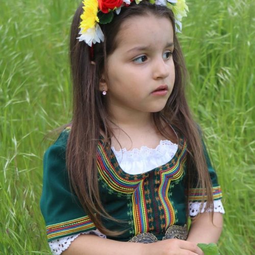 НОСИЯ  ЕЛЕНА В ЗЕЛЕНО